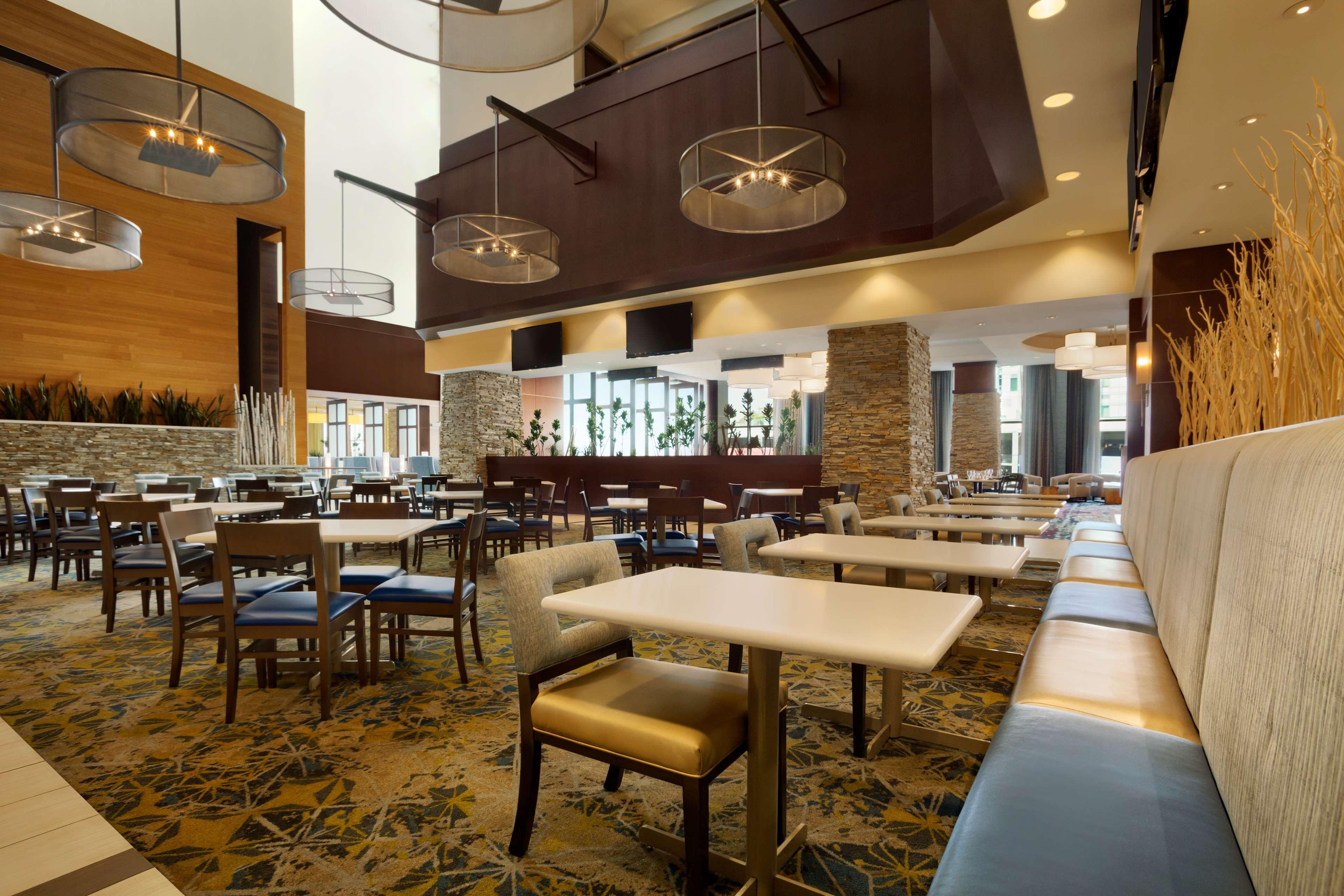 Hotel Embassy Downtown Centro De Convenciones