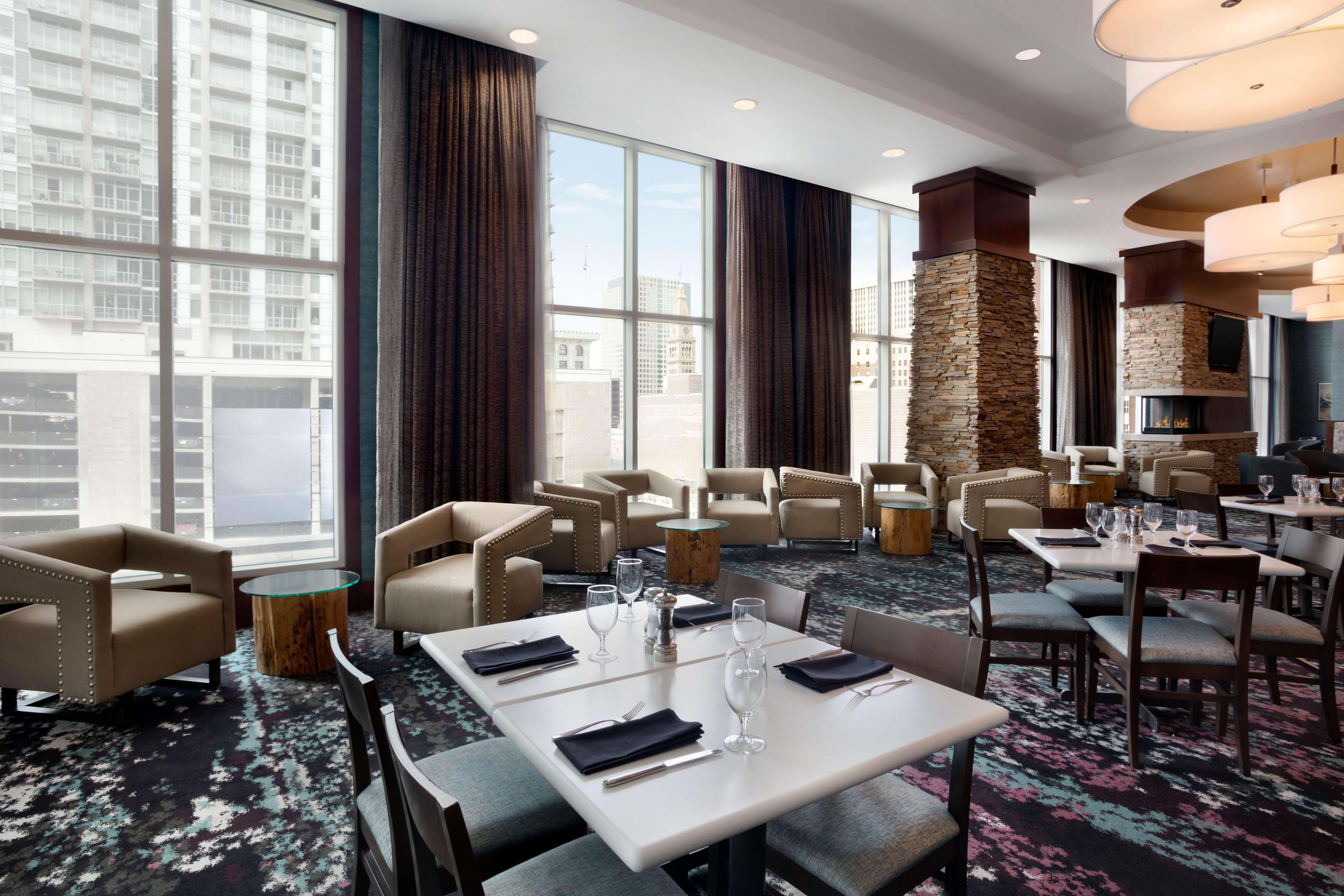 Hotel Embassy Downtown Centro De Convenciones