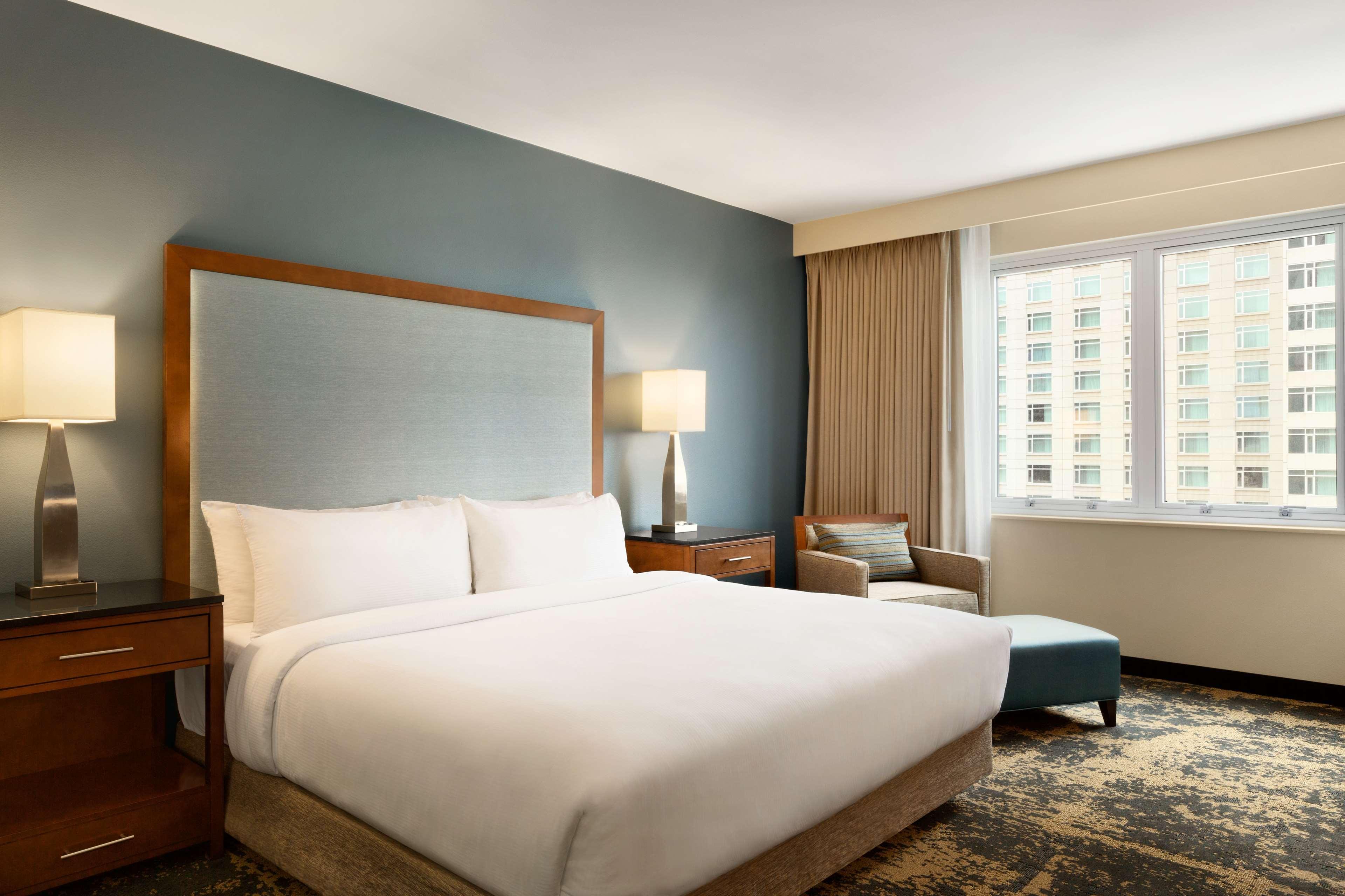 Hotel Embassy Downtown Centro De Convenciones
