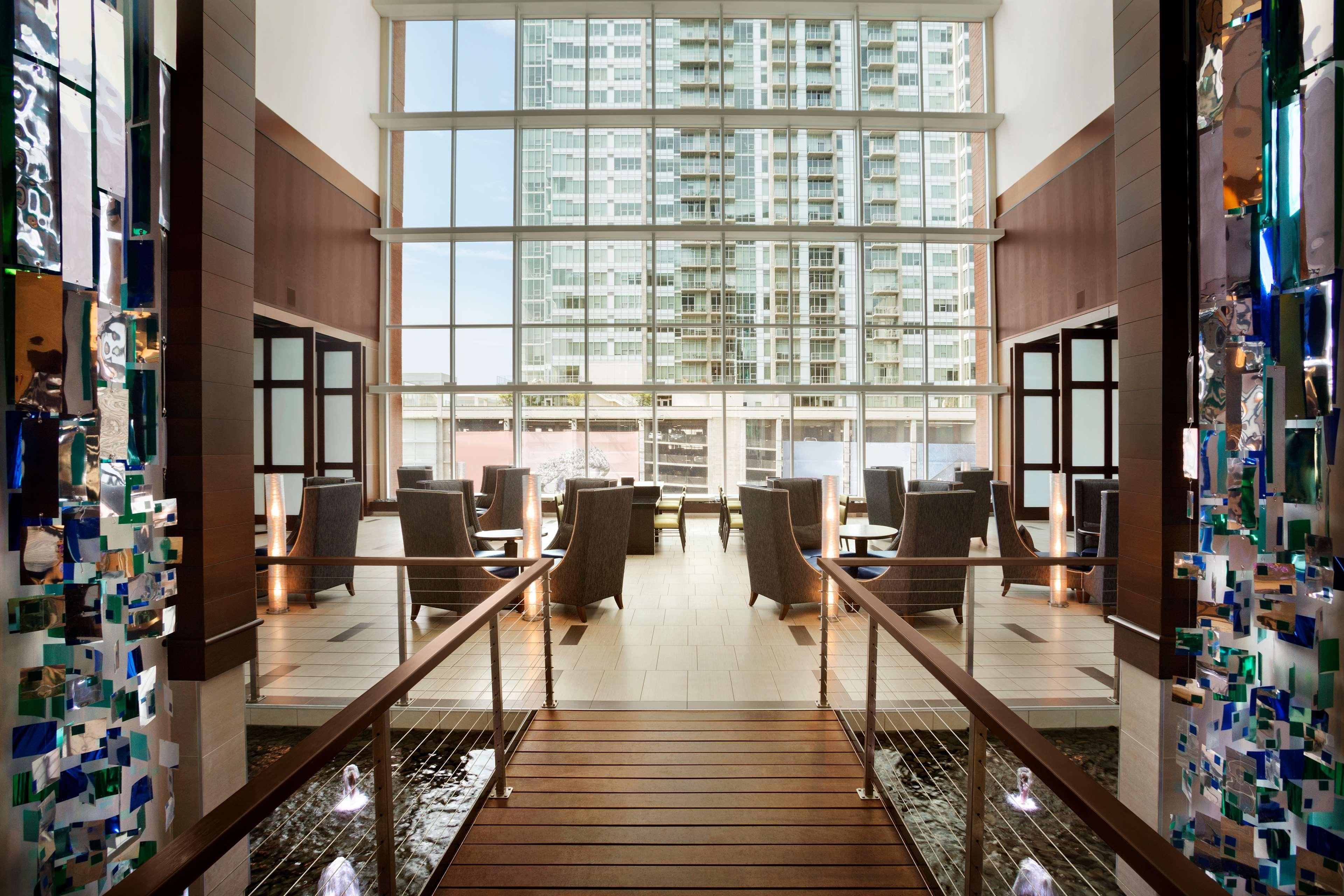 Embassy Downtown Centro De Convenciones Hotel