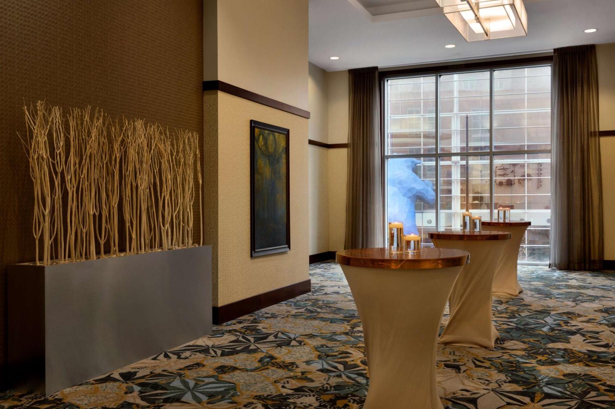 Hotel Embassy Downtown Centro De Convenciones