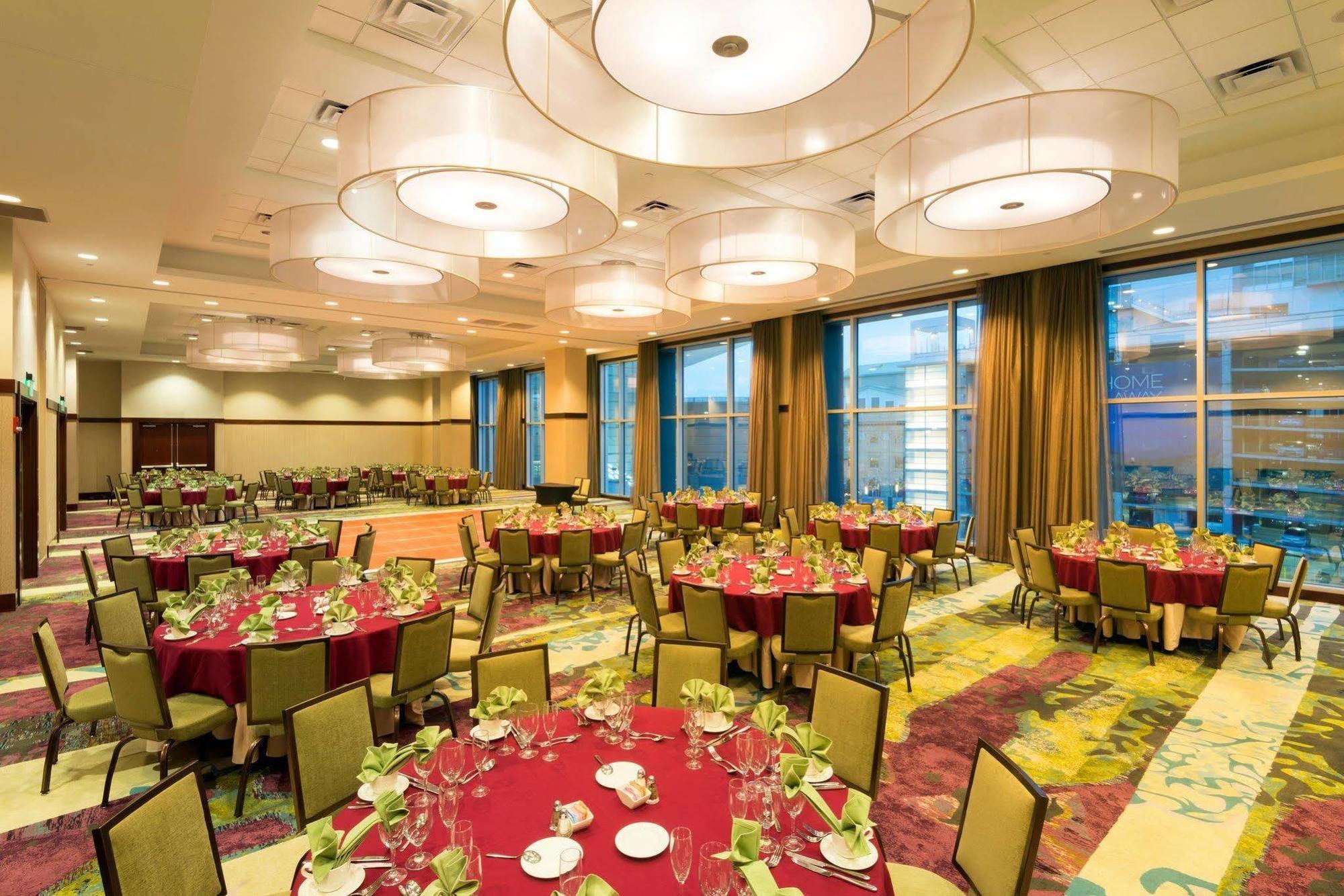 Hotel Embassy Downtown Centro De Convenciones 4*